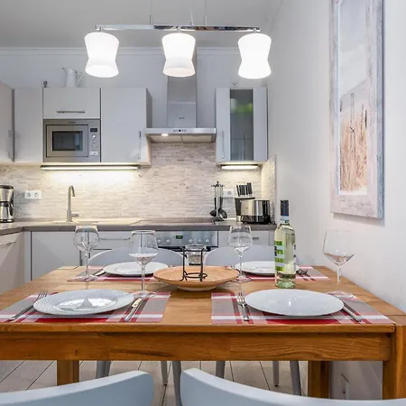 Bernstein We 15 Apartment *
